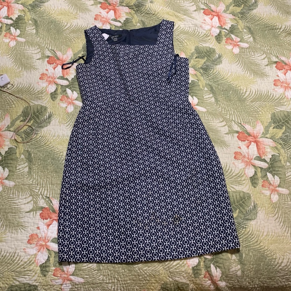 Nine West size 8 Dress Navy Blue and white print